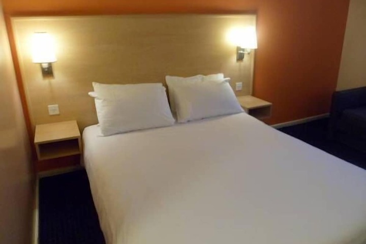 Room 8 of 30