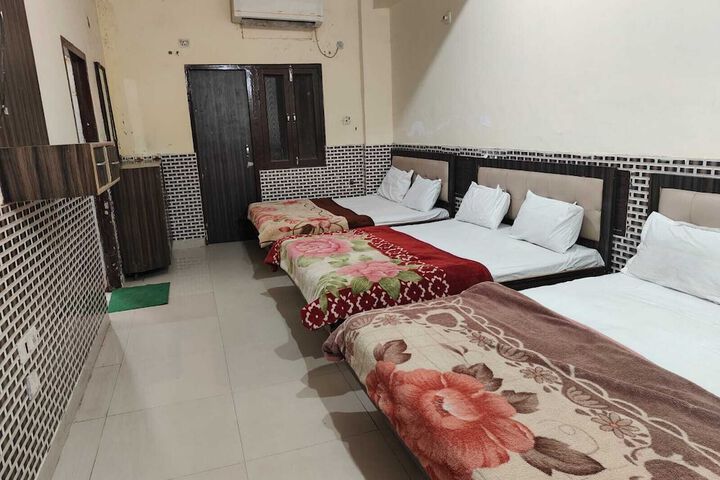 Room 3 of 16