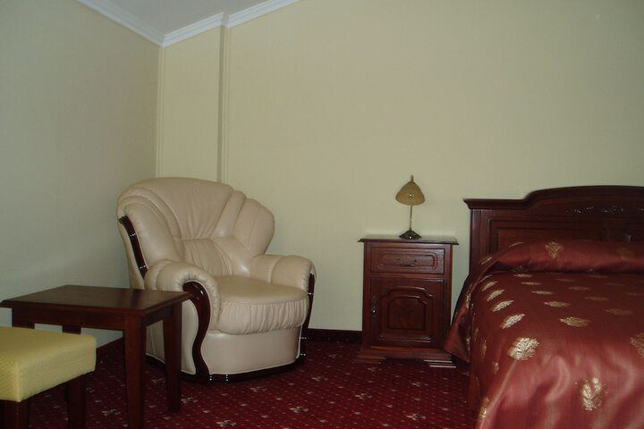 Room 16 of 33
