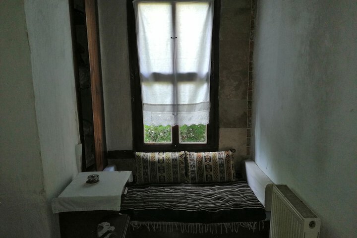 Room 27 of 65