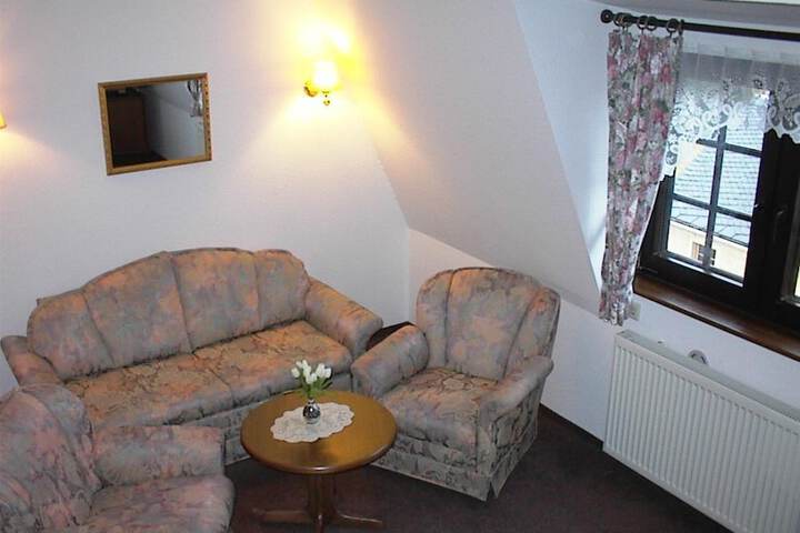 Room 9 of 12