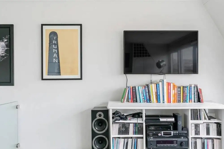 Room 2 of 18