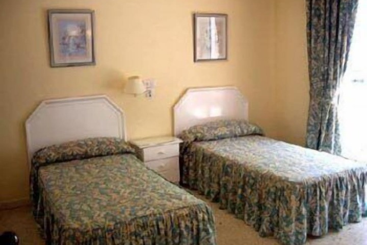 Room 4 of 13