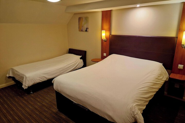 Room 13 of 16