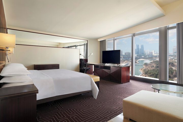 Room 18 of 113