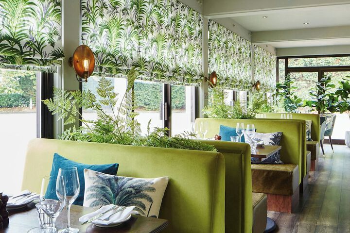Lounge 40 of 71