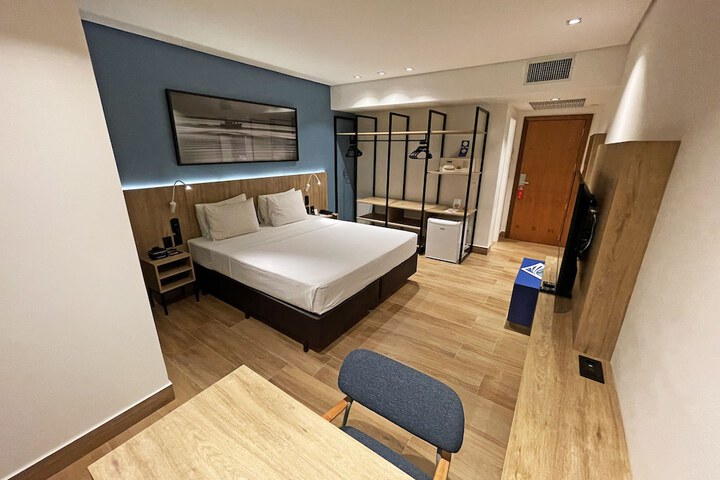 Room 10 of 64