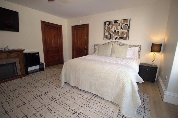 Room 2 of 9
