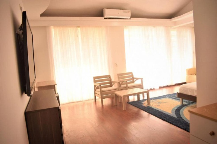 Room 8 of 18
