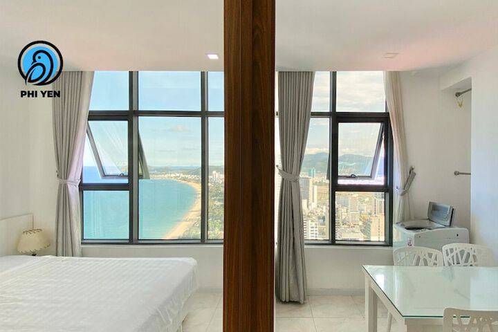 Room 13 of 32