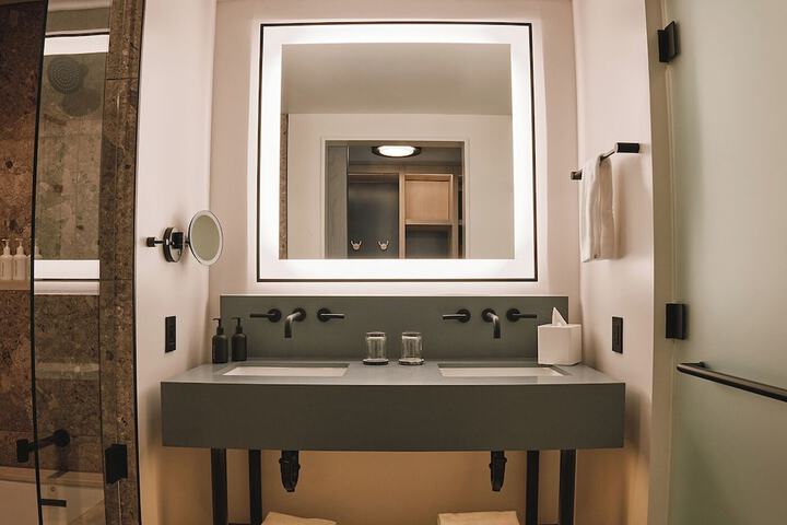 Room 43 of 62