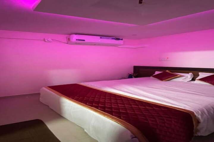 Room 6 of 14