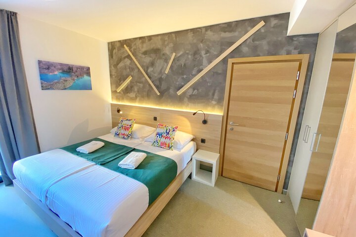 Room 16 of 71