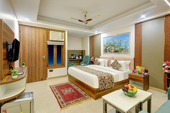 Room 9 of 23