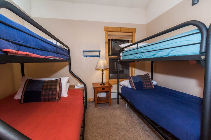 Room 6 of 103