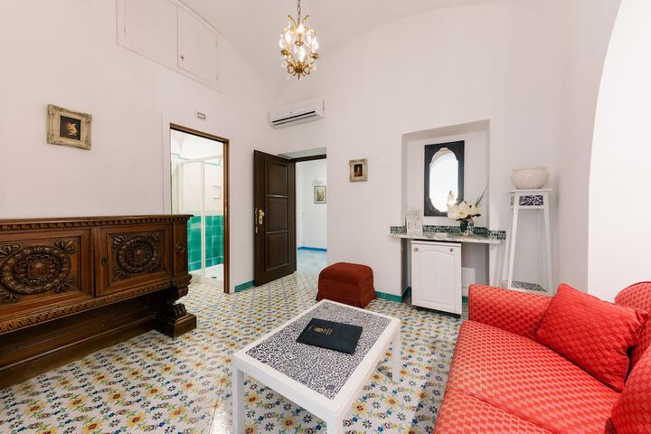 Room 5 of 87