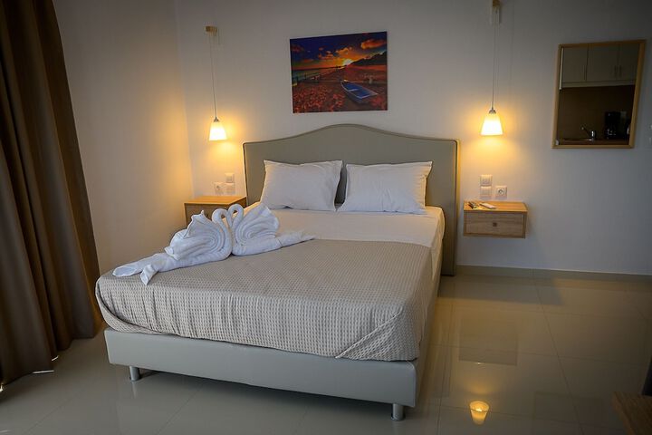 Room 12 of 77