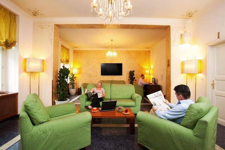 Guest Lobby