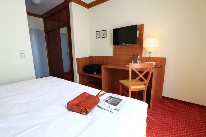 Room 6 of 7
