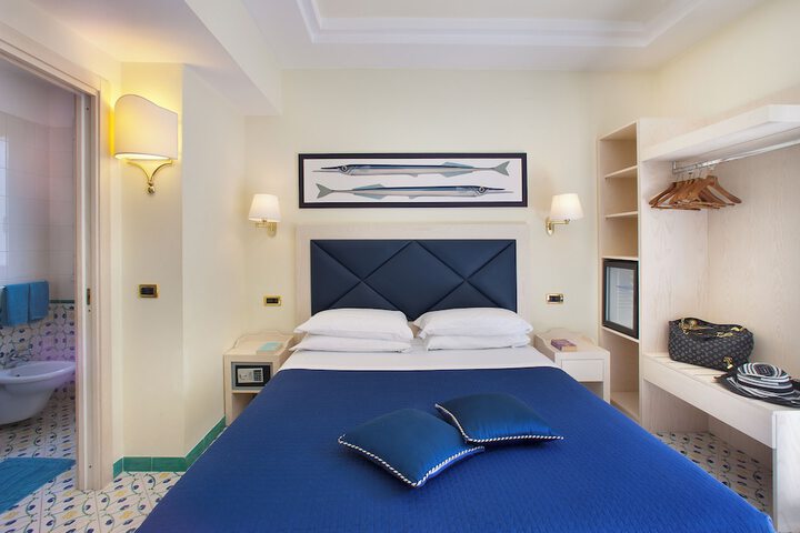 Room 14 of 37