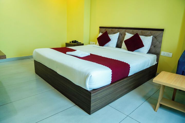 Room 5 of 9