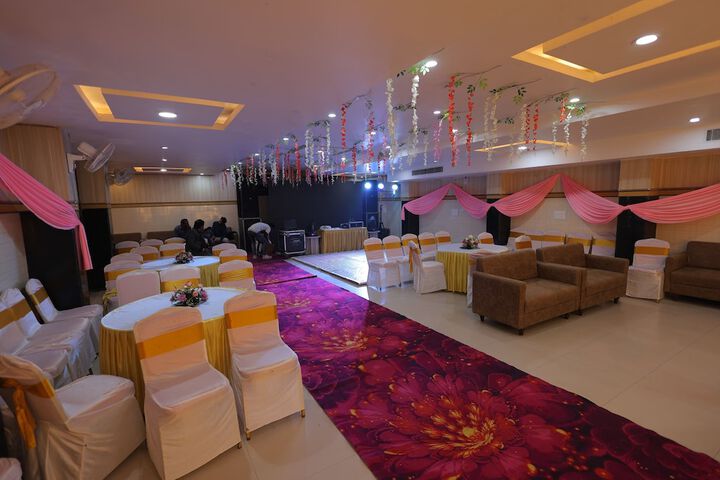 Ballroom/Hall 41 of 52