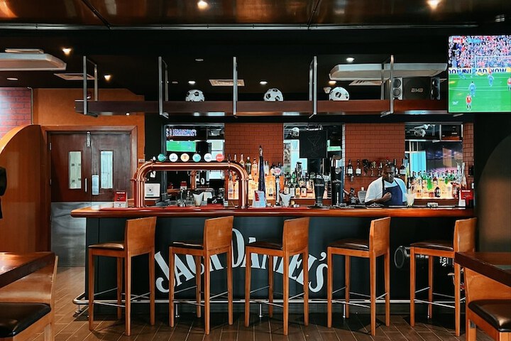 Lounge 82 of 89