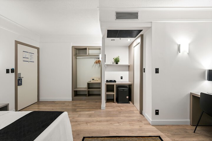 Room 33 of 83