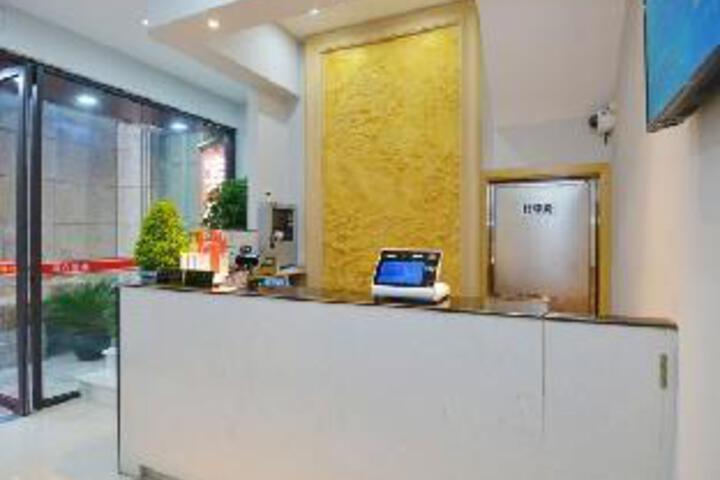 Luhe Business Hotel (Shanghai Fudi Vigor City Yuqiao Subway Station)