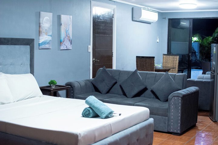 Room 13 of 36