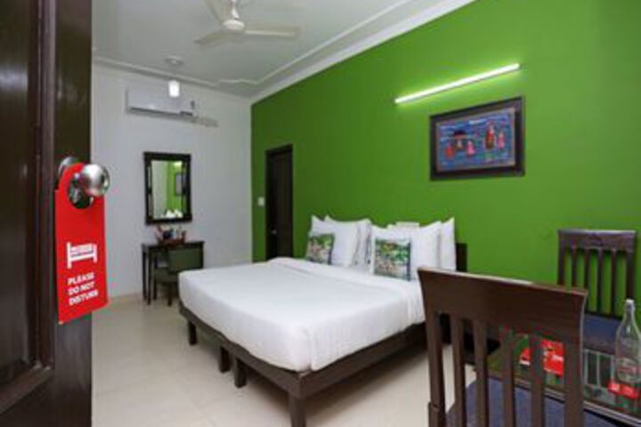 Room 10 of 25
