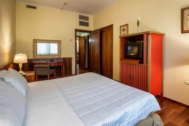 Room 30 of 50
