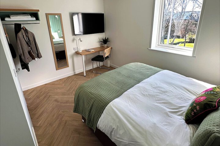 Room 6 of 11