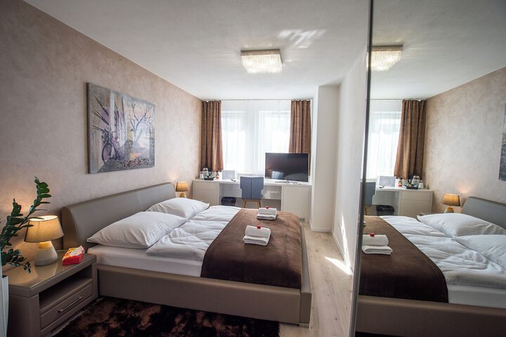 Room 17 of 35