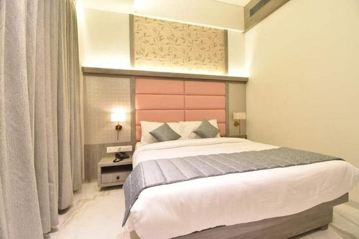 Room 7 of 25