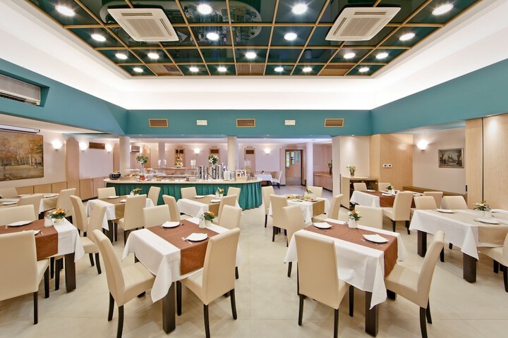 Dining 39 of 45