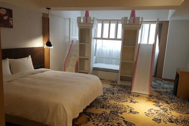Room 21 of 42