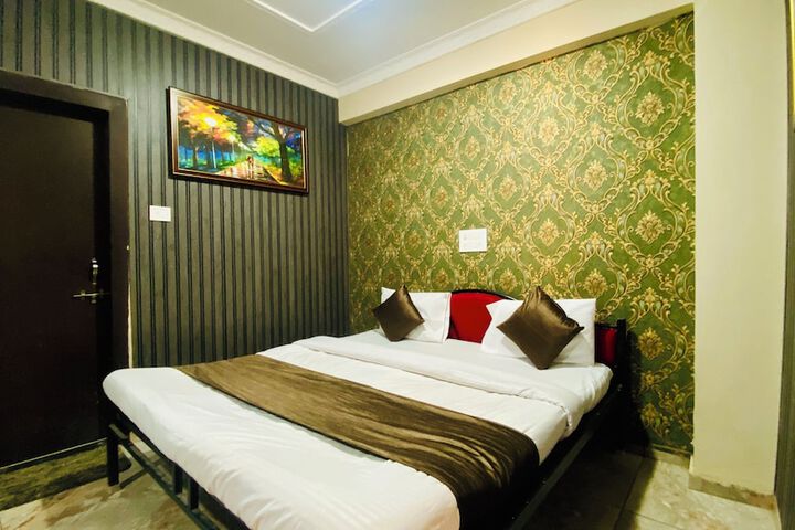 Room 28 of 34