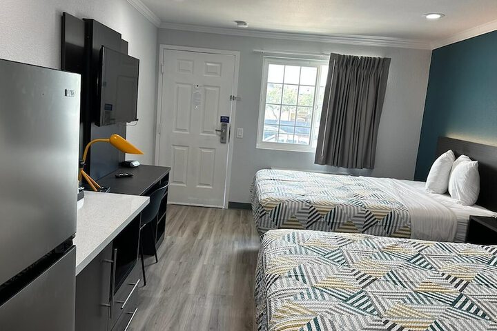2 Queen Beds Micfridge (4 of 8)