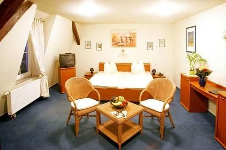 Room 2 of 61