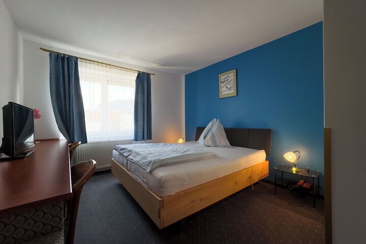 Room 12 of 42