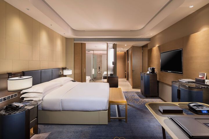 Room 13 of 100