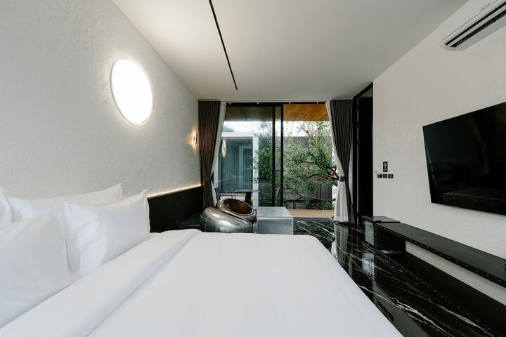Room 13 of 85