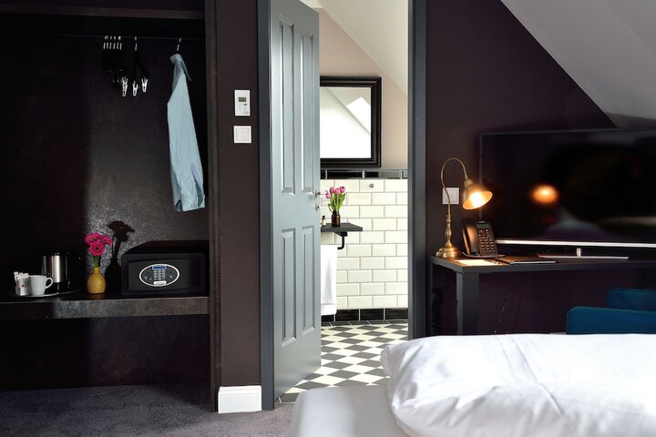 Room 6 of 49