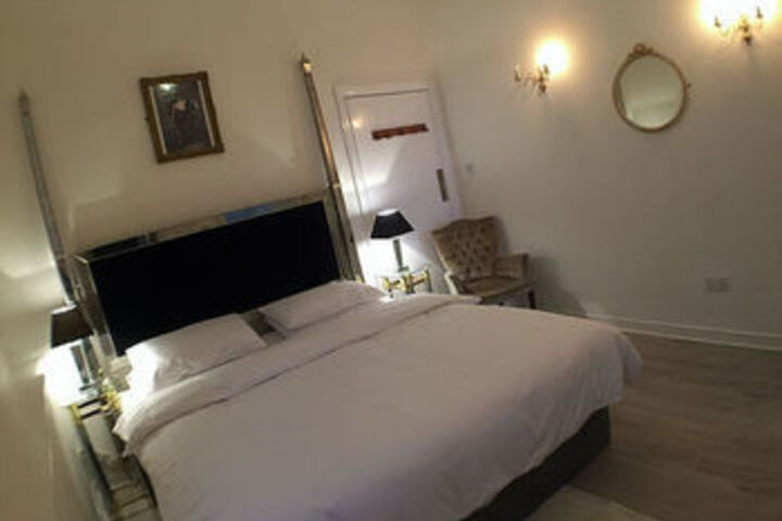Room 13 of 42