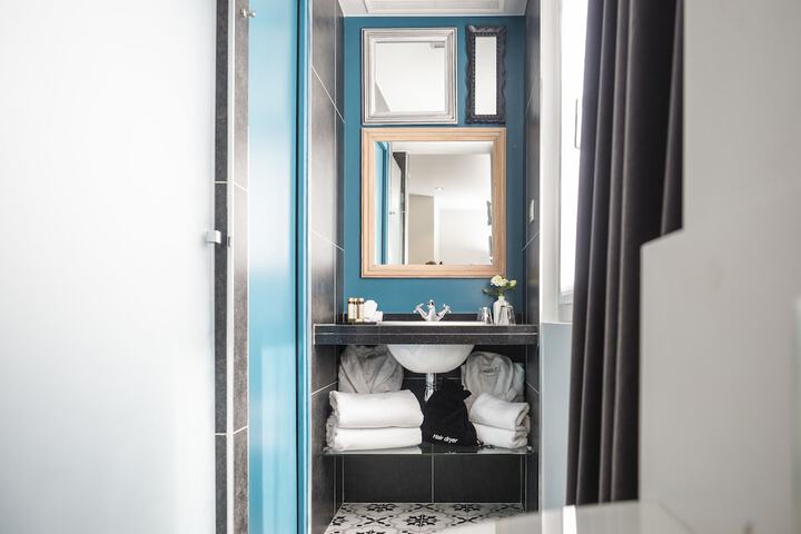 Room 49 of 64