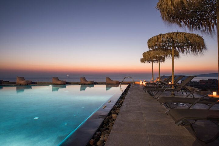 Hotel with Pool
