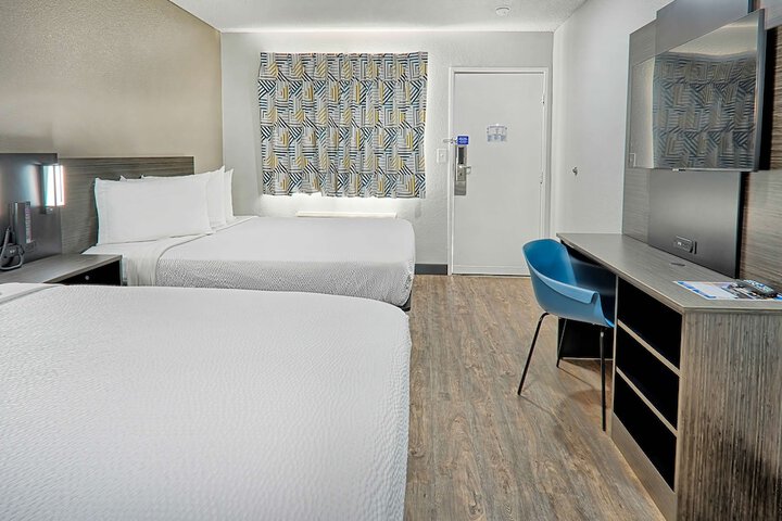 Room 14 of 32