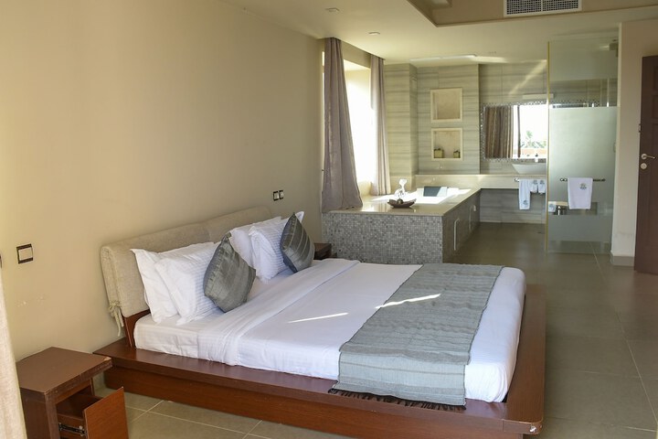 Room 17 of 76