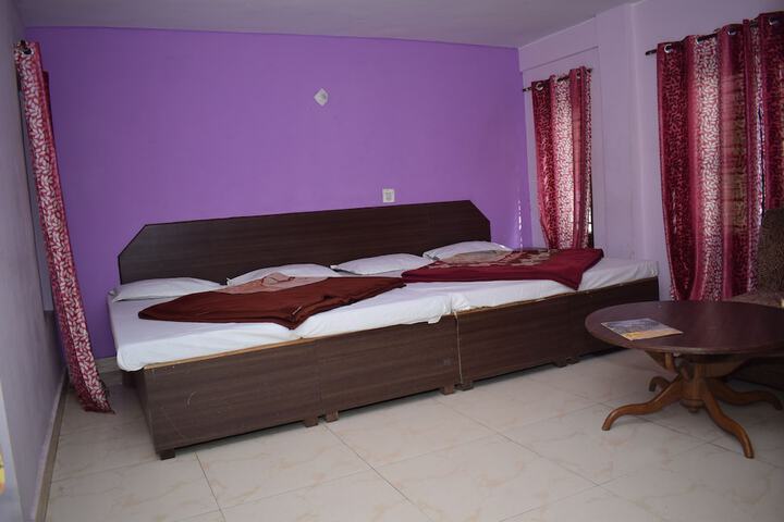 Room 6 of 16